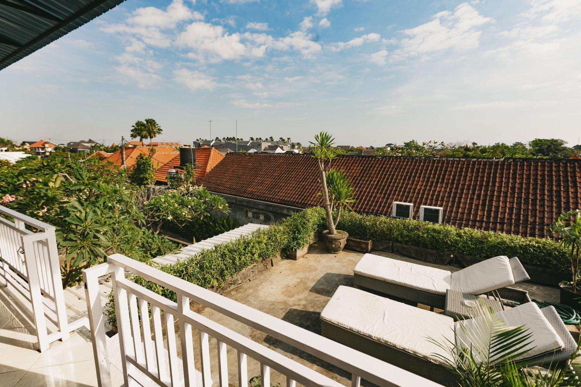 Happy Devi Guesthouse Canggu  Exterior photo