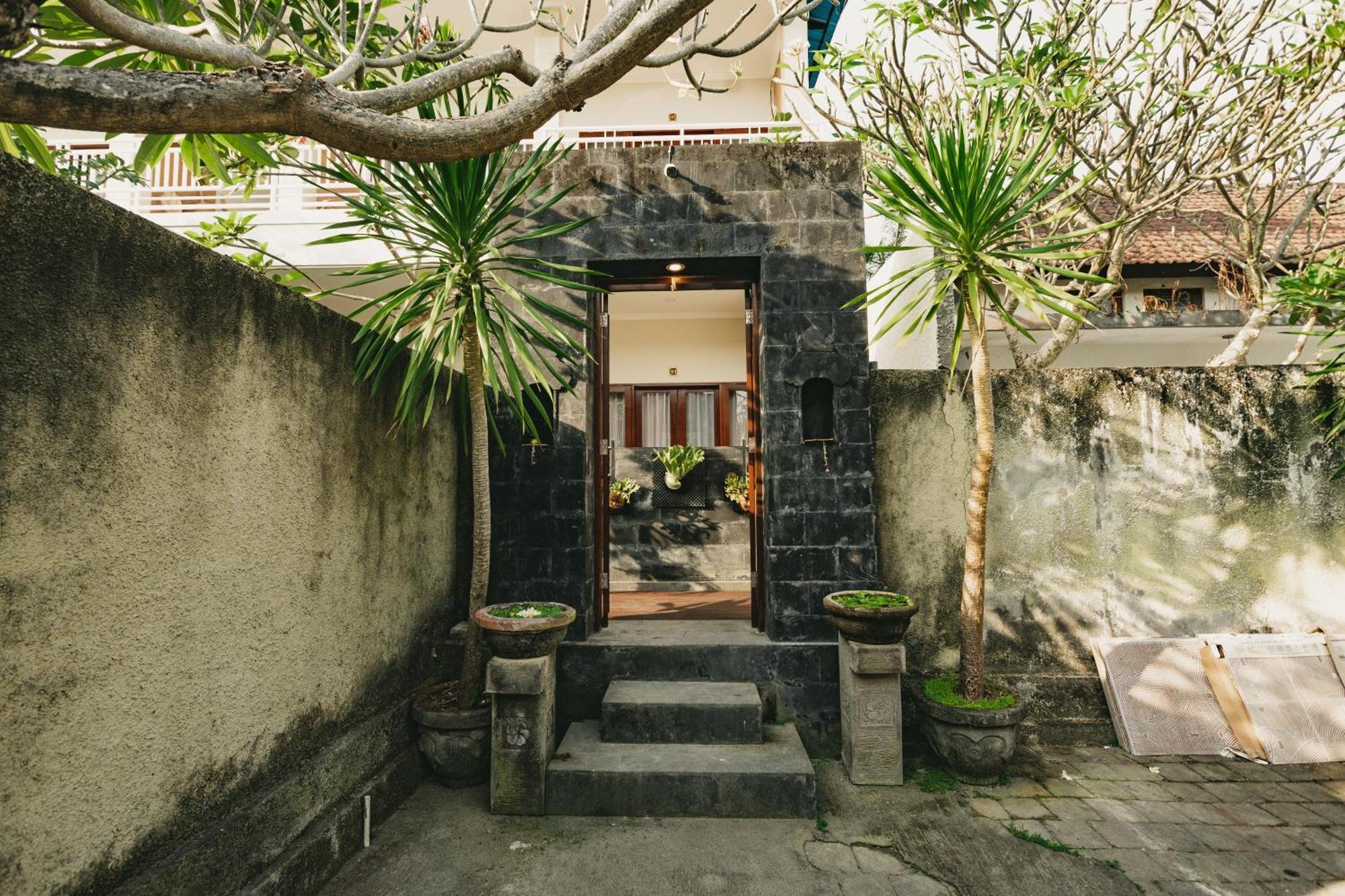 Happy Devi Guesthouse Canggu  Exterior photo